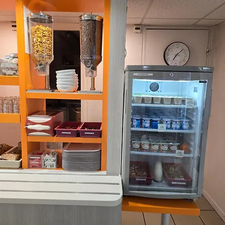 ホテル プレミア クラッセ クレルモン フェラン オービエール