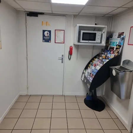 ホテル プレミア クラッセ クレルモン フェラン オービエール