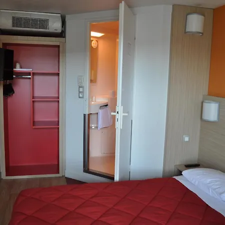 プレミア クラッセ クレルモン フェラン ホテル