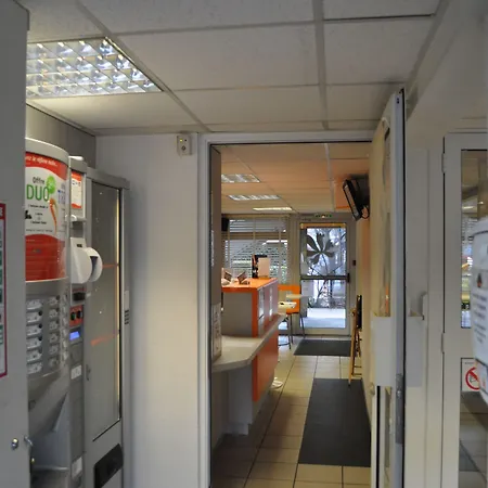 ホテル プレミア クラッセ クレルモン フェラン オービエール