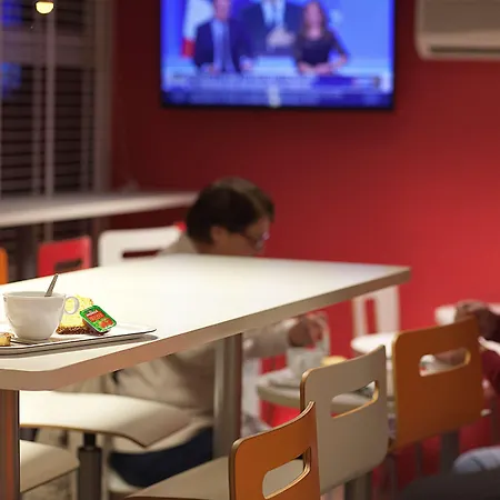 ホテル プレミア クラッセ クレルモン フェラン オービエール