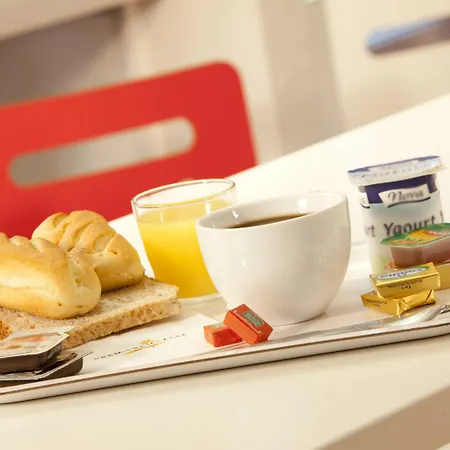 ホテル プレミア クラッセ クレルモン フェラン オービエール