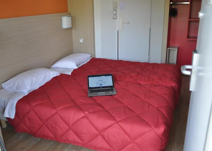 Premiere Classe Clermont-ferrand Отель Обьер