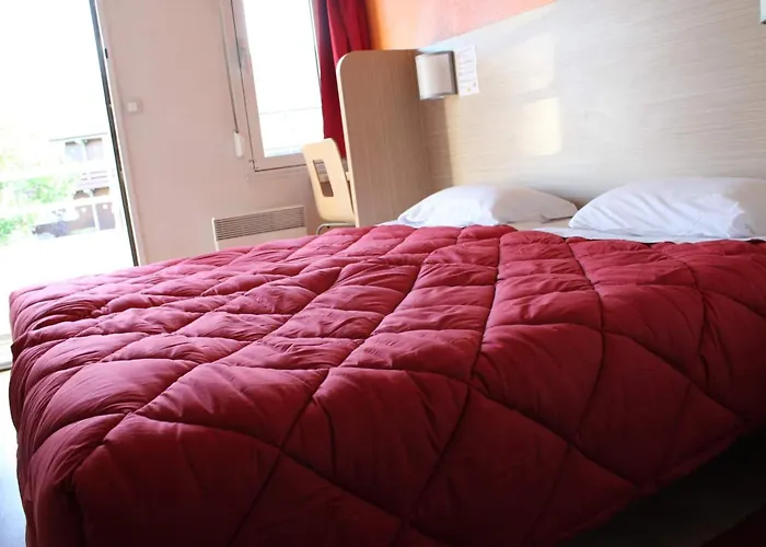 Premiere Classe Clermont-ferrand Отель Обьер