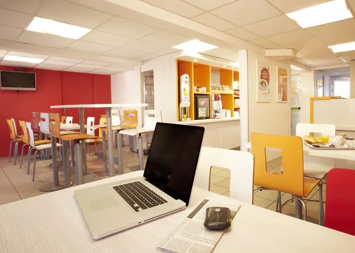 Отель Premiere Classe Clermont-ferrand