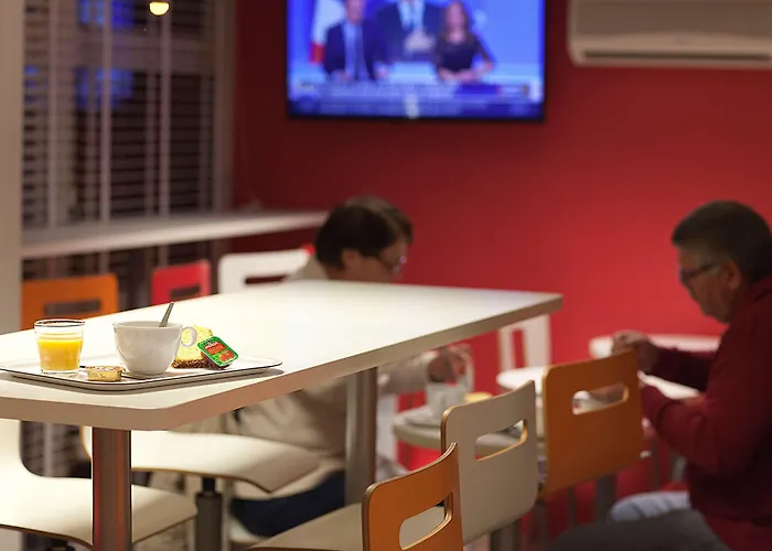 Отель Premiere Classe Clermont-ferrand Обьер