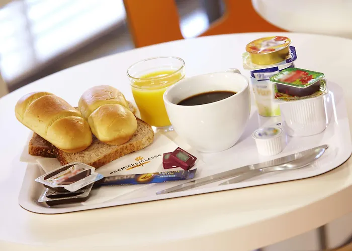 Premiere Classe Clermont-ferrand Отель Обьер