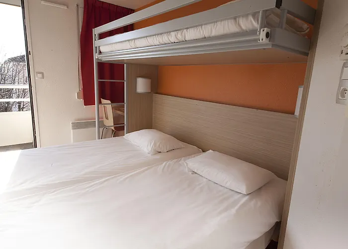 Premiere Classe Clermont-ferrand Отель Обьер